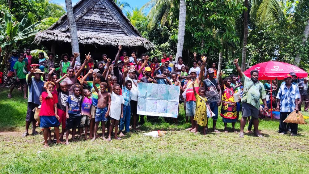 Community members from East Sepik Province, Papua New Guinea, gathered for a participatory land-use planning session with Borderlands Green Limited.